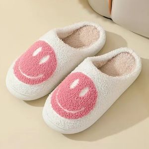 NWT Women’s slippers sz 8.5/9 women’s pink smiley face
